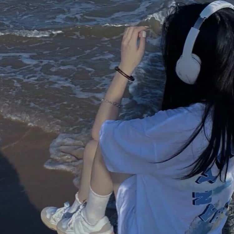 唯美浪漫海边女生背影真人头像图 面朝大海氛围感女生头像_2