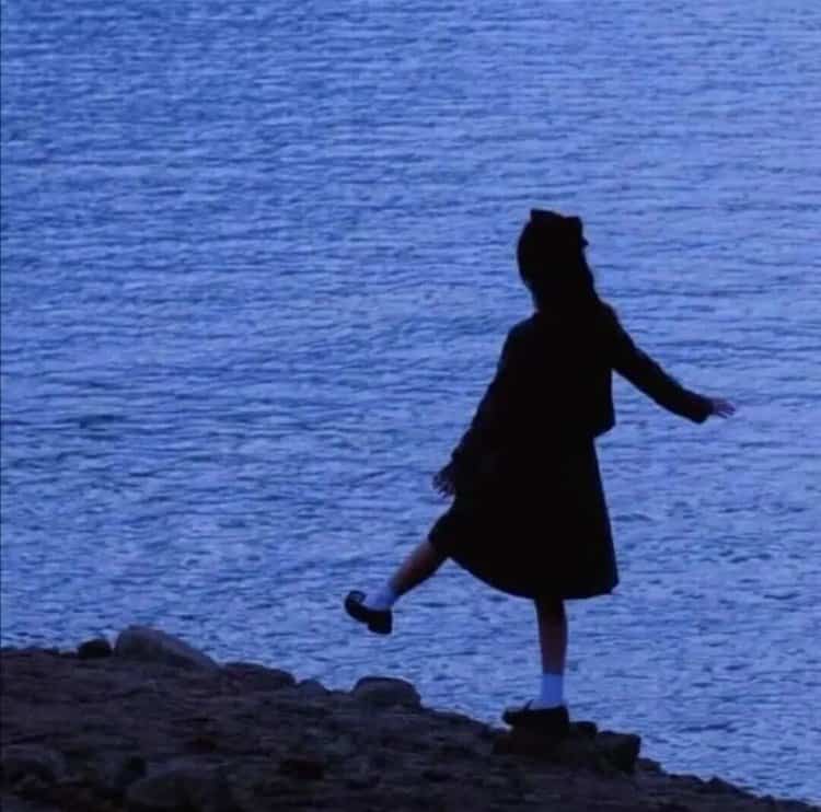 唯美浪漫海边女生背影真人头像图 面朝大海氛围感女生头像_3
