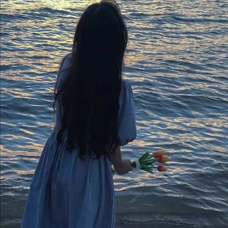 唯美浪漫海边女生背影真人头像图 面朝大海氛围感女生头像_4