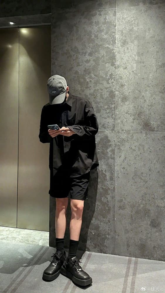 魏大勋大长腿筷子腿图片分享_1
