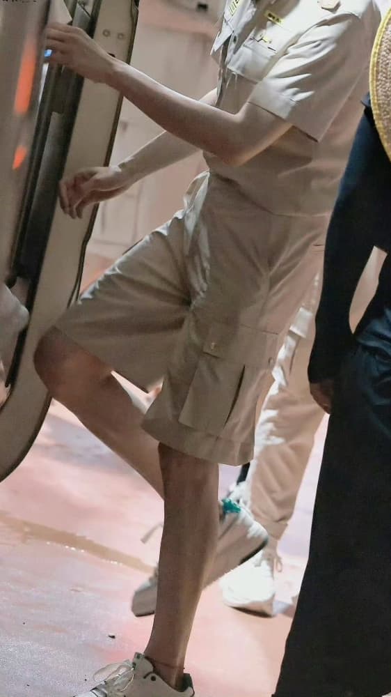 魏大勋大长腿筷子腿图片分享_9