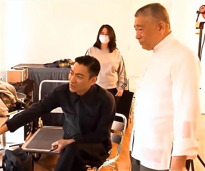 刘德华父亲去世，刘德华父亲年龄哪年出生？_1