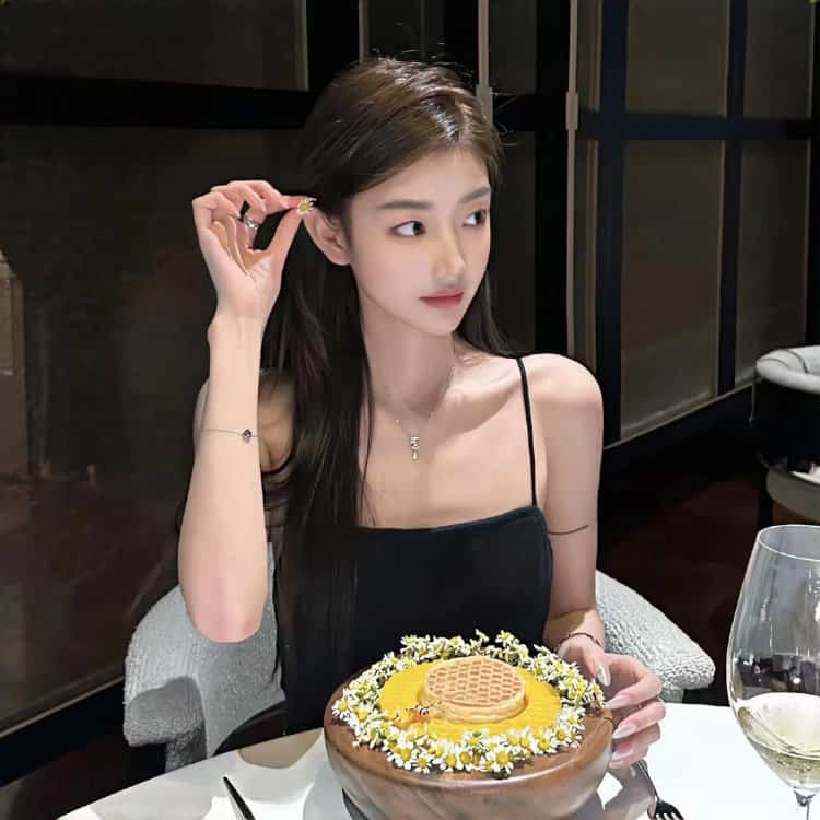 甜美可爱真人软妹子正脸头像图 超好看的软妹纸女生头像_29