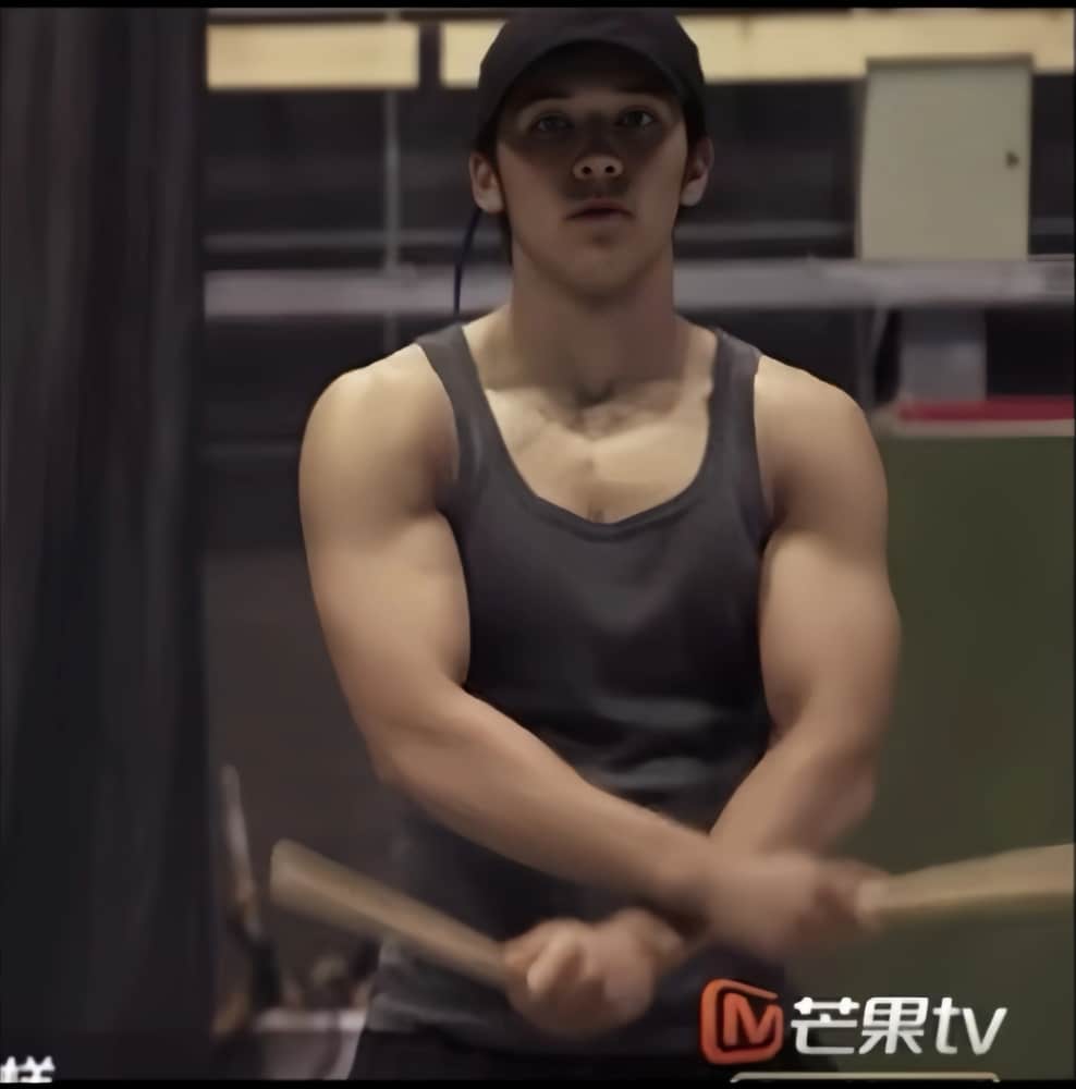 陈牧驰光膀子肌肉照，陈牧驰的胸图片_12