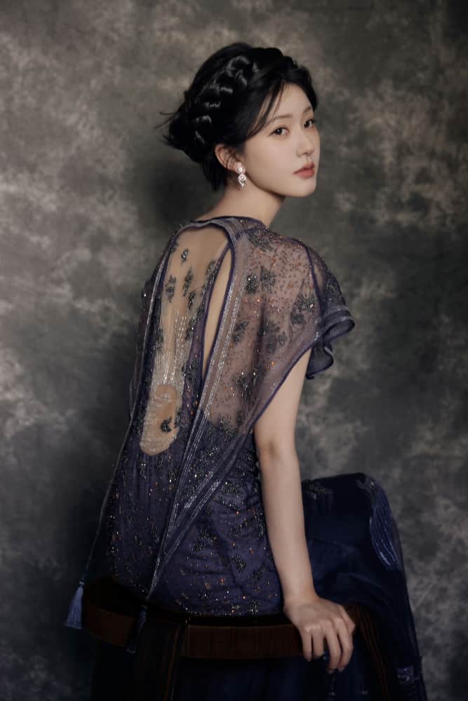 赵露思 油画少女 写真图片 美背太漂亮_3