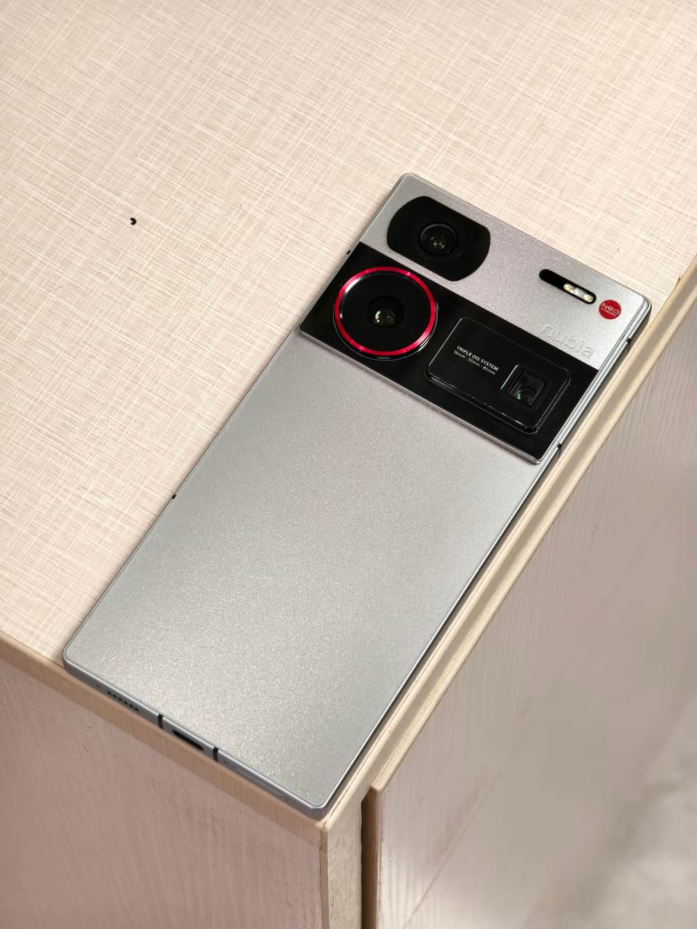 努比亚Z60 Ultra熊猫配色实拍图片_4