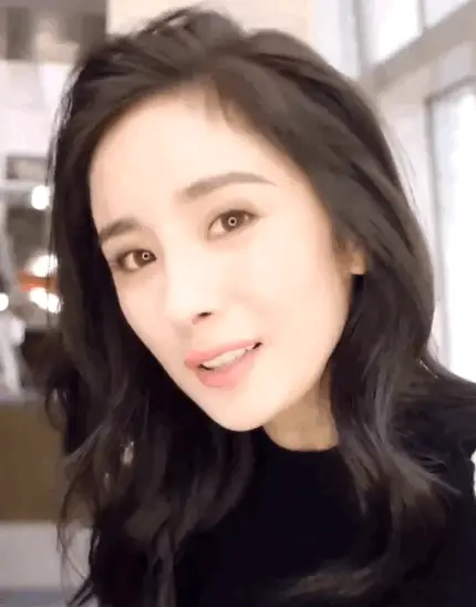 杨幂眨眼魅力眼神勾人gif动态图_1