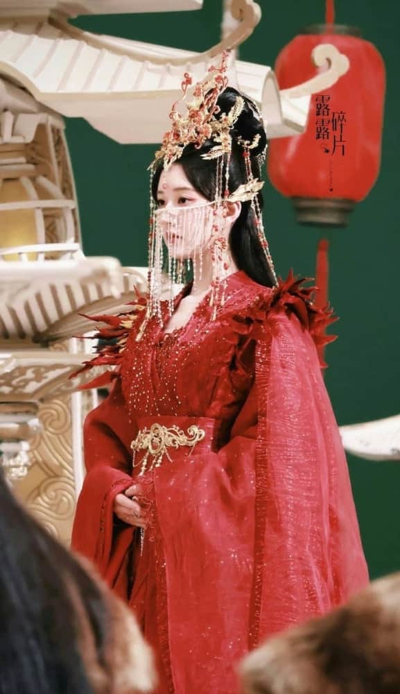 《神隐》赵露思凤皇妆造图片_2