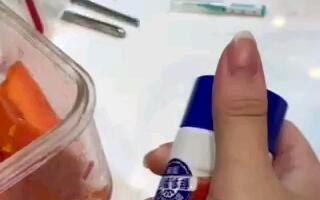 台湾妹子制作手压木瓜牛奶，喝木瓜牛奶能丰胸我是真的信了！