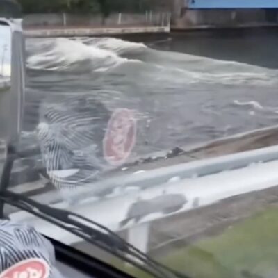 日本发布海啸预警 民众拍下地震瞬间视频