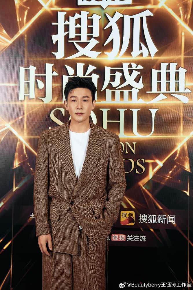 陆毅亮相beautyberry灰褐色套装图片_5