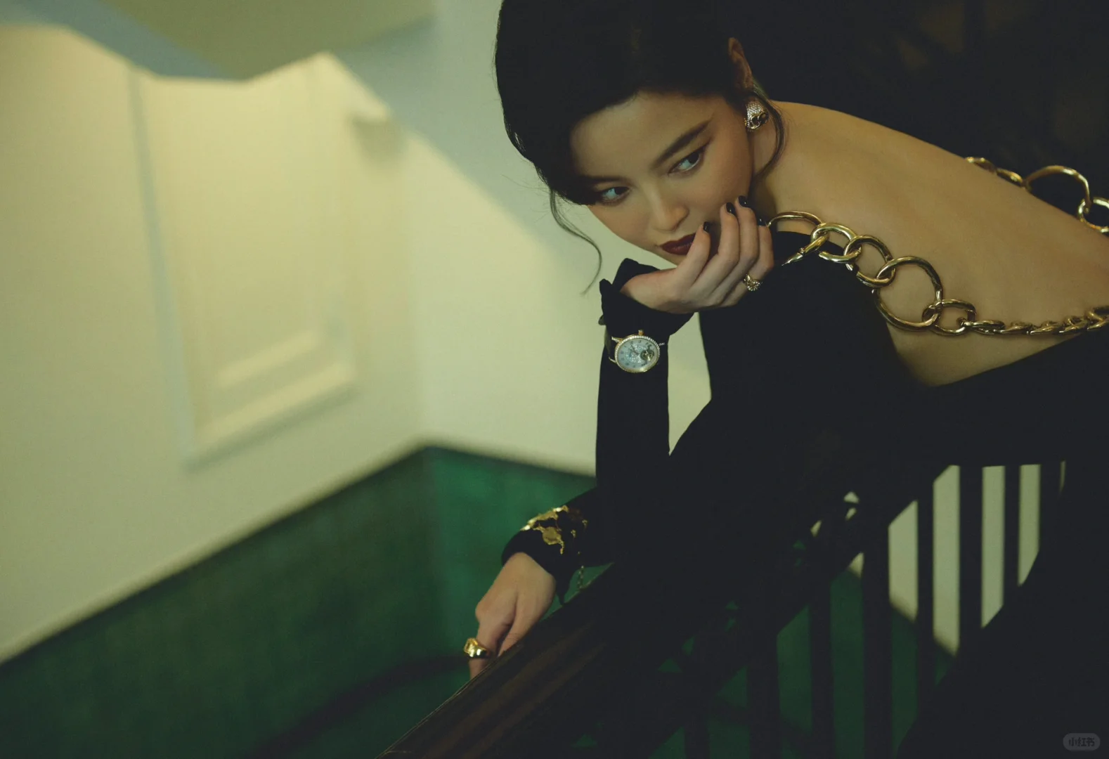 辛芷蕾穿铁环露背裙参加首映, TOM FORD 铁环露背礼服_10