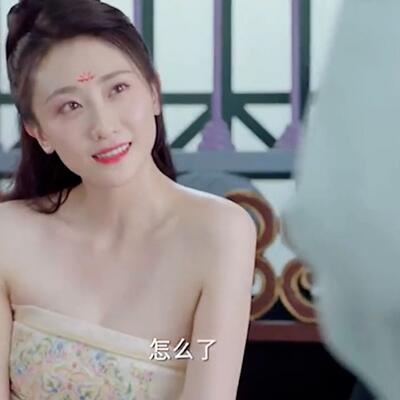 古代姑娘这么主动吗？大战前17岁姑娘脱去上衣