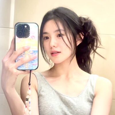 大年初九刘浩存开工素颜照