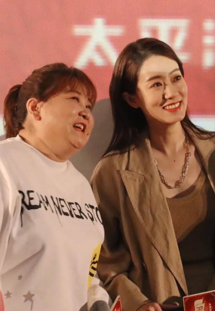 张小斐曾陪贾玲考研自己考上了！张小斐贾玲合照图片_7