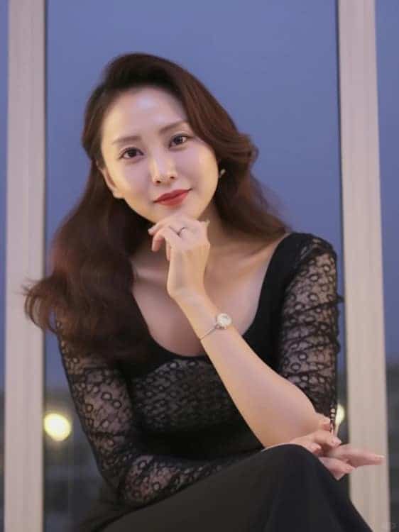 性感姐姐四十岁女人微信头像 有女人味的AI熟女头像_9