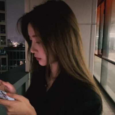 大学生喜欢的忧郁伤感女生头像 ins风真人女头