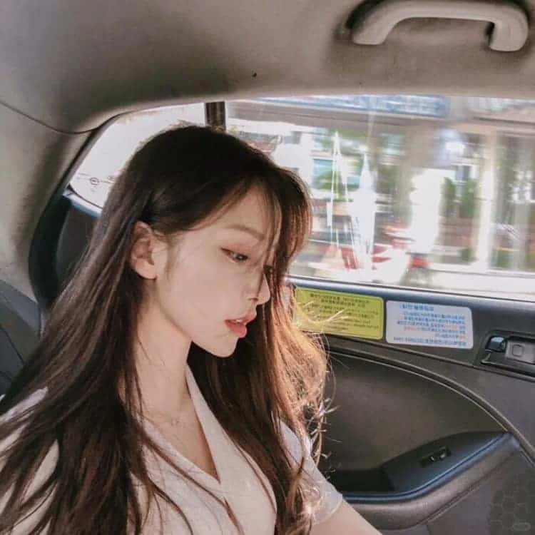 大学生喜欢的忧郁伤感女生头像 ins风真人女头_17