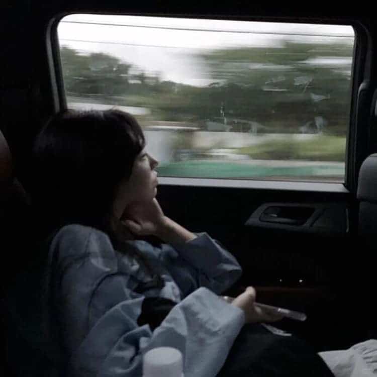 大学生喜欢的忧郁伤感女生头像 ins风真人女头_20