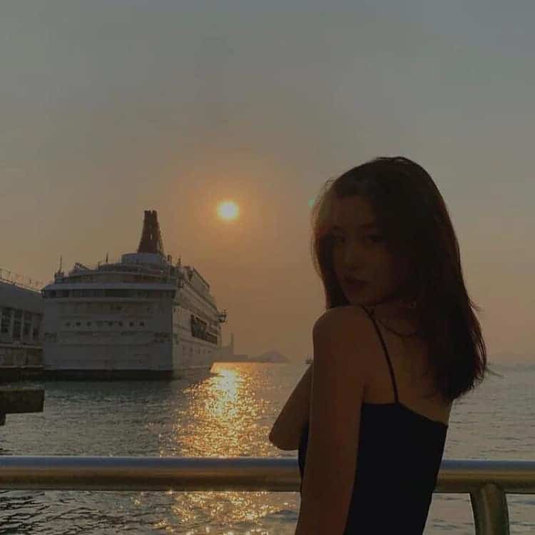 大学生喜欢的忧郁伤感女生头像 ins风真人女头_21