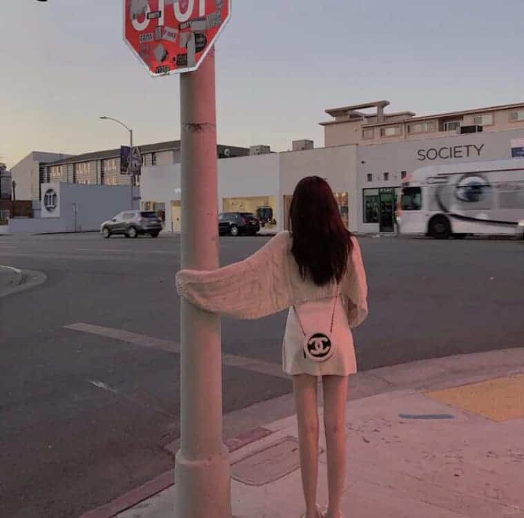 大学生喜欢的忧郁伤感女生头像 ins风真人女头_23