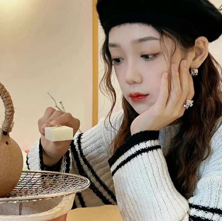 年轻女孩希林娜依·高真人照片头像图_2