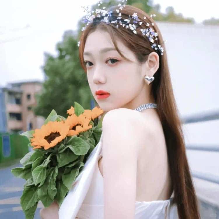 年轻女孩希林娜依·高真人照片头像图_8