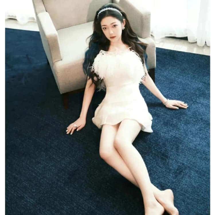 年轻女孩希林娜依·高真人照片头像图_10