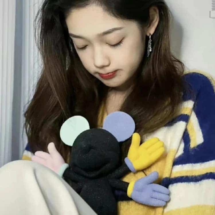 年轻女孩希林娜依·高真人照片头像图_11