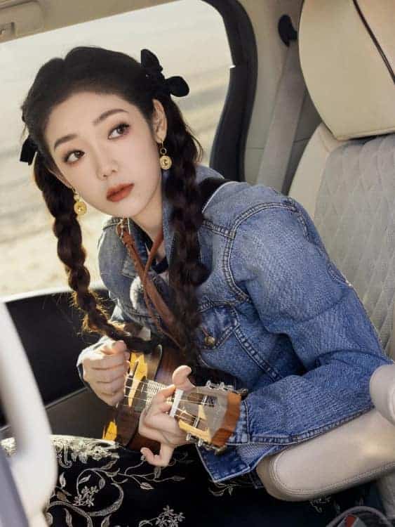 年轻女孩希林娜依·高真人照片头像图_16