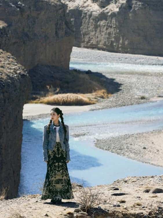 年轻女孩希林娜依·高真人照片头像图_17