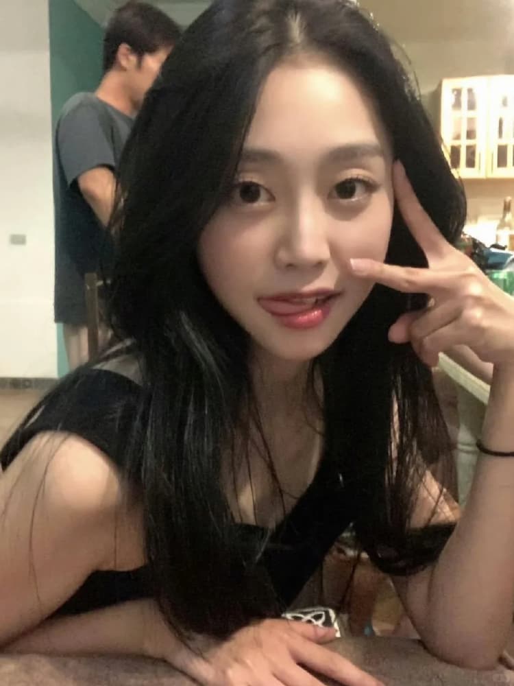 Lovelyz成员解散后徐智秀在工厂打工，智秀被生活美照图片_10