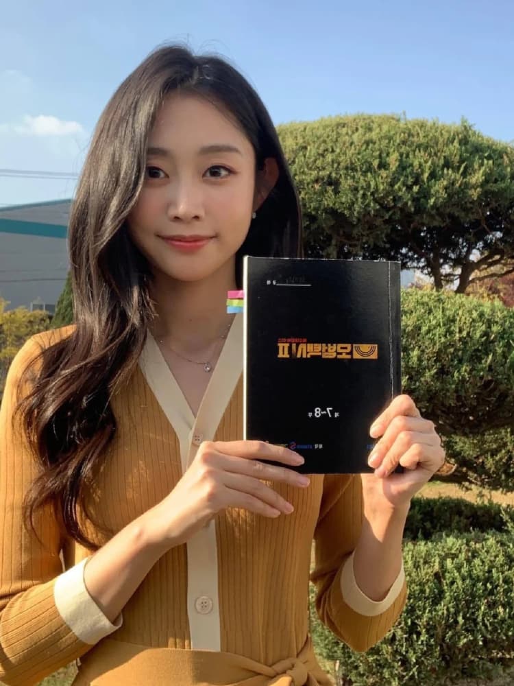 Lovelyz成员解散后徐智秀在工厂打工，智秀被生活美照图片_12