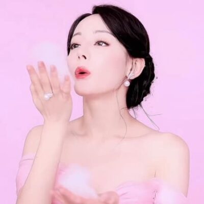 迪丽热巴捧泡泡gif动态图