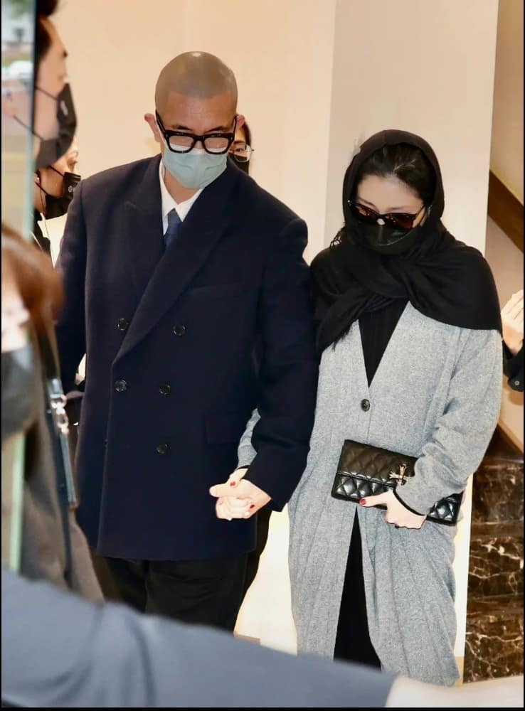 大s穿透视装穿搭参加葬礼高清图片_2