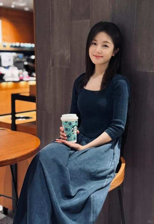 黑色长发李兰迪邻家姐姐氛围感微信头像_1