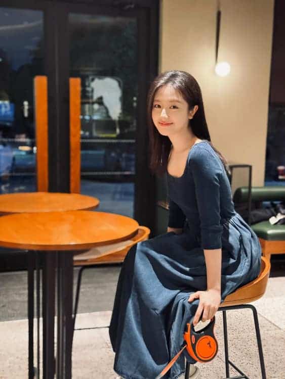 黑色长发李兰迪邻家姐姐氛围感微信头像_2