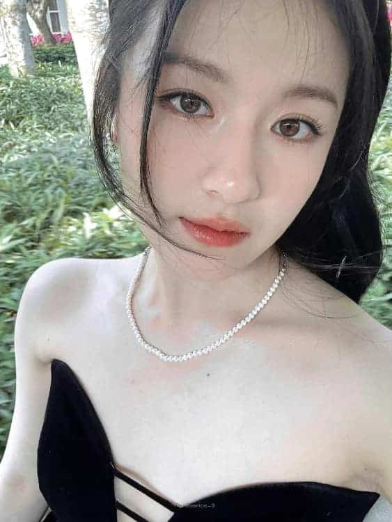 黑色长发李兰迪邻家姐姐氛围感微信头像_8