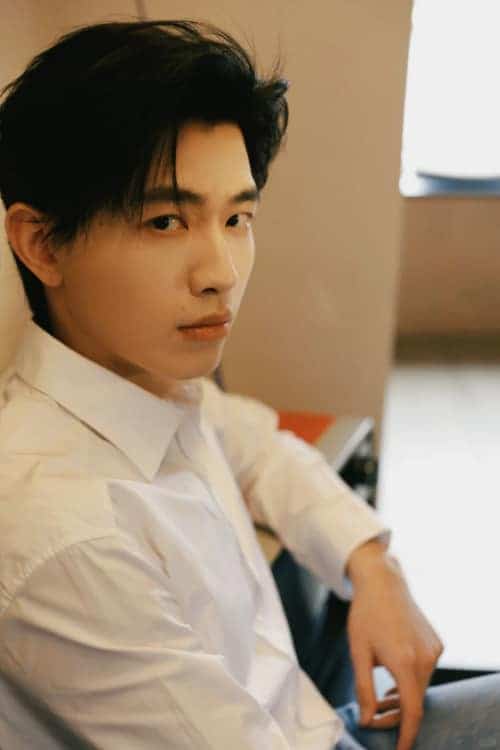 辛云来白衬衫少年感男生头像高清图片_11