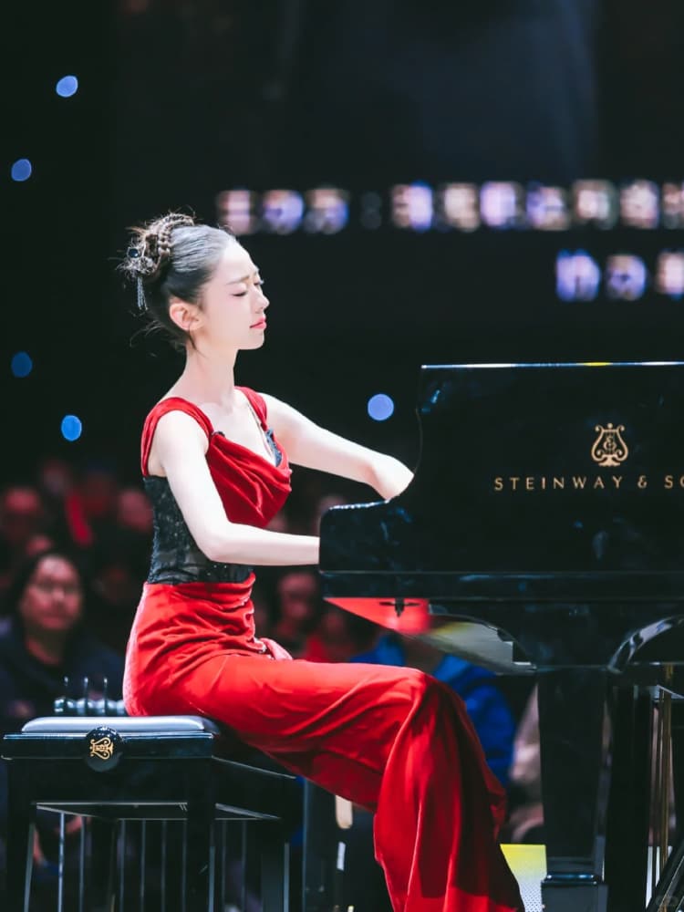 朗朗老婆吉娜·爱丽丝惊艳的照片_2