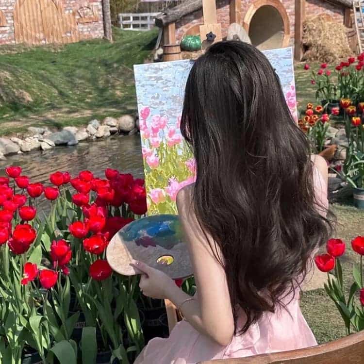 春日氛围感女生不露脸背影微信头像_3