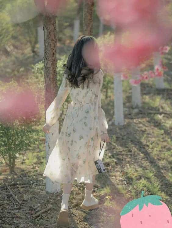 春日氛围感女生不露脸背影微信头像_8