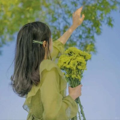 春日氛围感女生不露脸背影微信头像