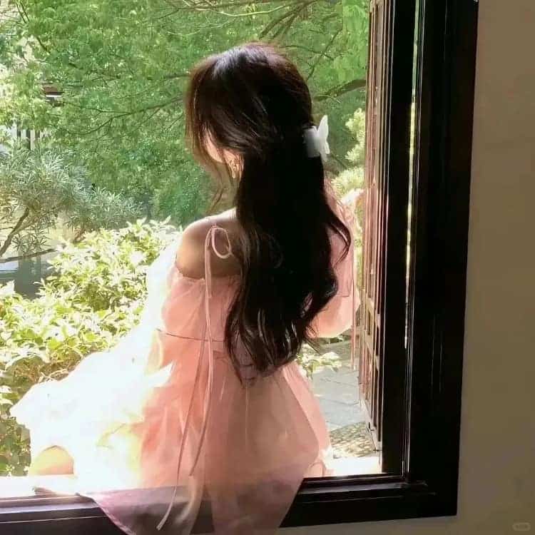 春日氛围感女生不露脸背影微信头像_14