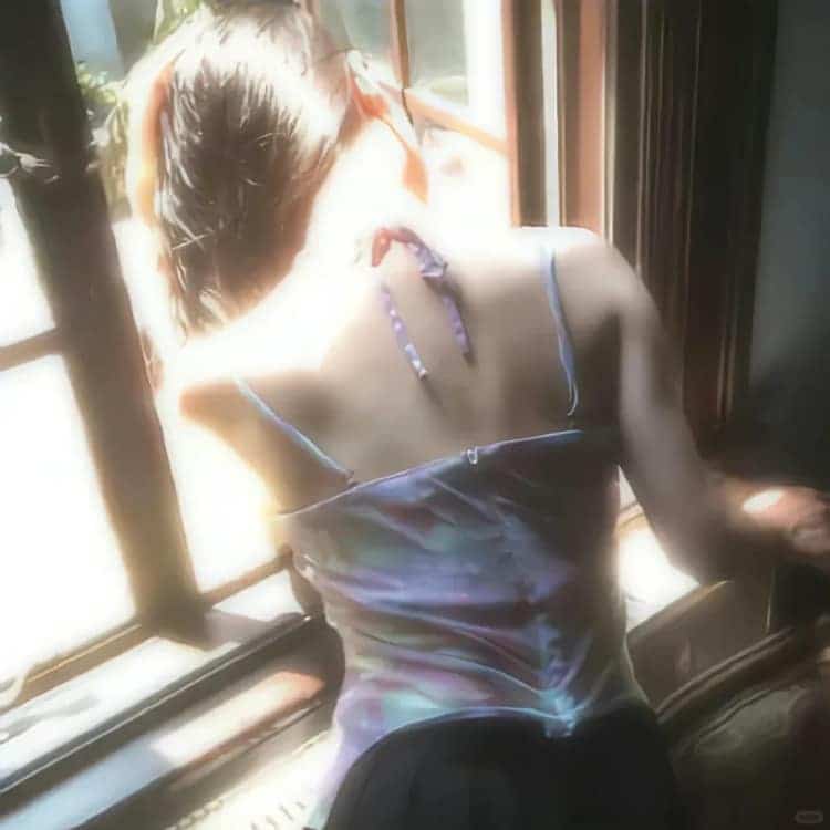 春日氛围感女生不露脸背影微信头像_17