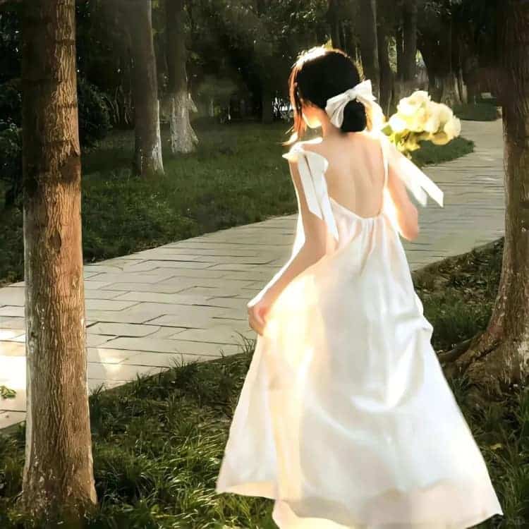 春日氛围感女生不露脸背影微信头像_18