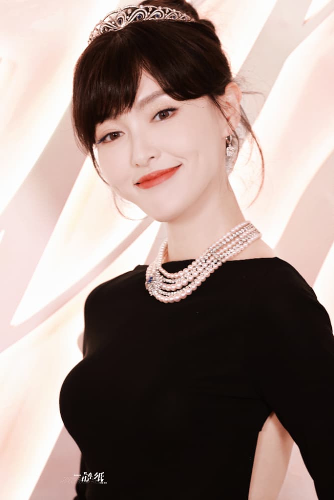 Tiffany活动唐嫣赫本公主风露背图片_5