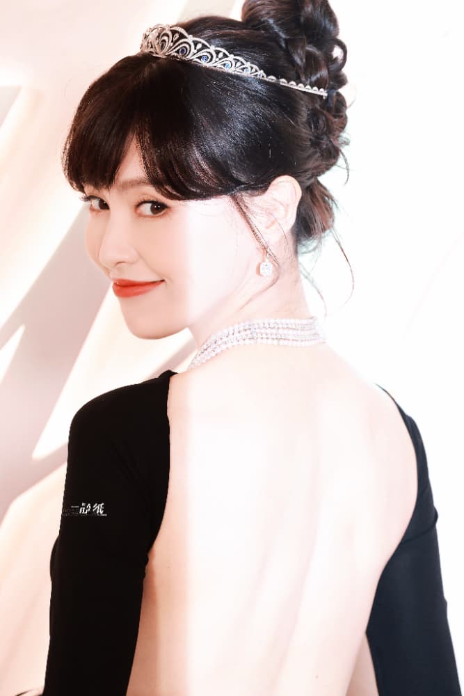 Tiffany活动唐嫣赫本公主风露背图片_2