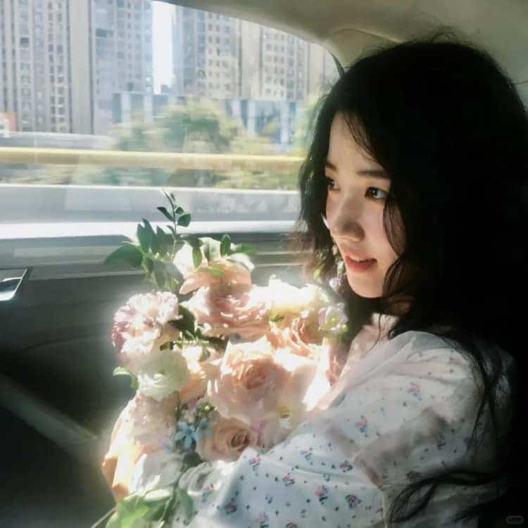春天女生和鲜花唯美氛围感微信闺蜜头像_23