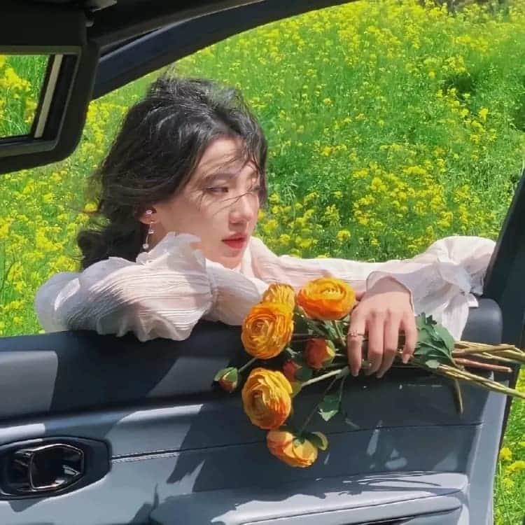春天女生和鲜花唯美氛围感微信闺蜜头像_22